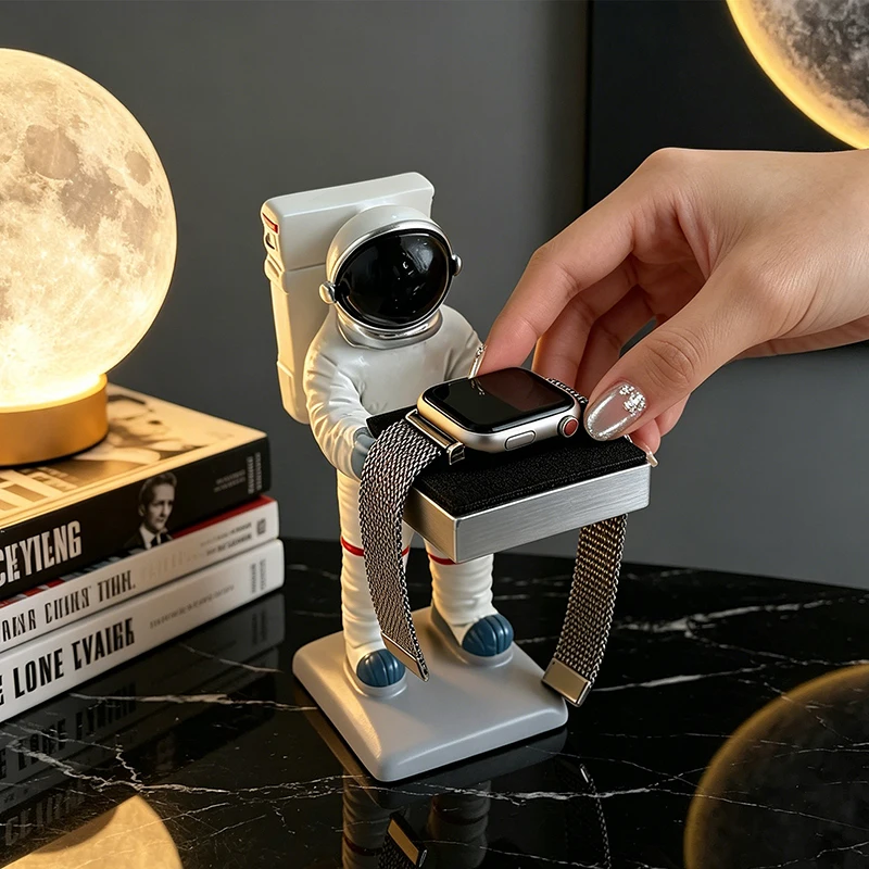 Desk Setup Apple - Yaratıcı Uzaylı Reçine Saat Standı, Akıllı